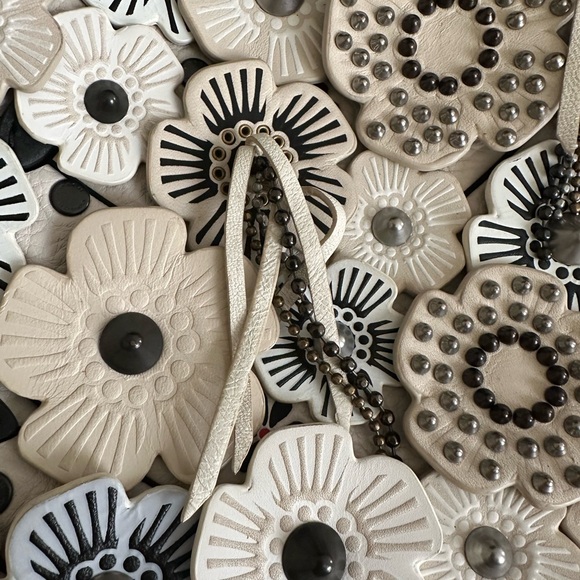 COACH Rogue 25 in Glovetanned Pebbled Leather with Wild Tea Rose Chalk - Picture 3 of 15